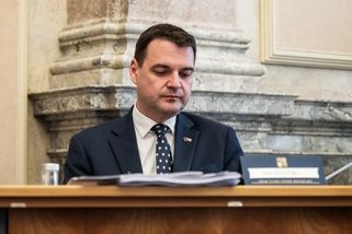 "Furt melete, jste zhulenej?" Macinka se v televizi tvrdě pustil do Hřiba, pak sáhl k vulgaritám